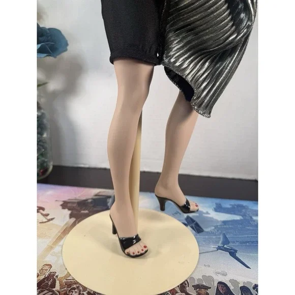 Franklin Mint "Marilyn Monroe" Porcelain Doll 19" Gentlemen Prefer Blondes" 1994 - Picture 17 of 17